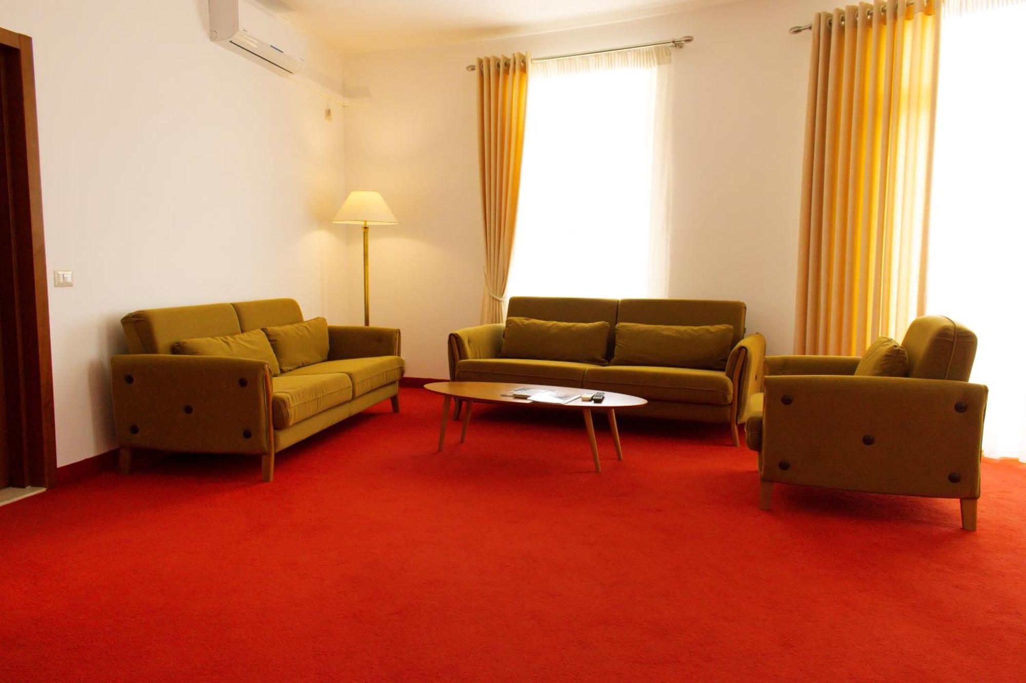 Chateau Linza Resort Tirana Exterior photo